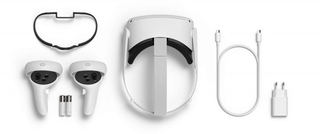 Elementos incluidos en las Oculus Quest 2. Separador gafas, manos con pilas, gafas, cable y cargador.